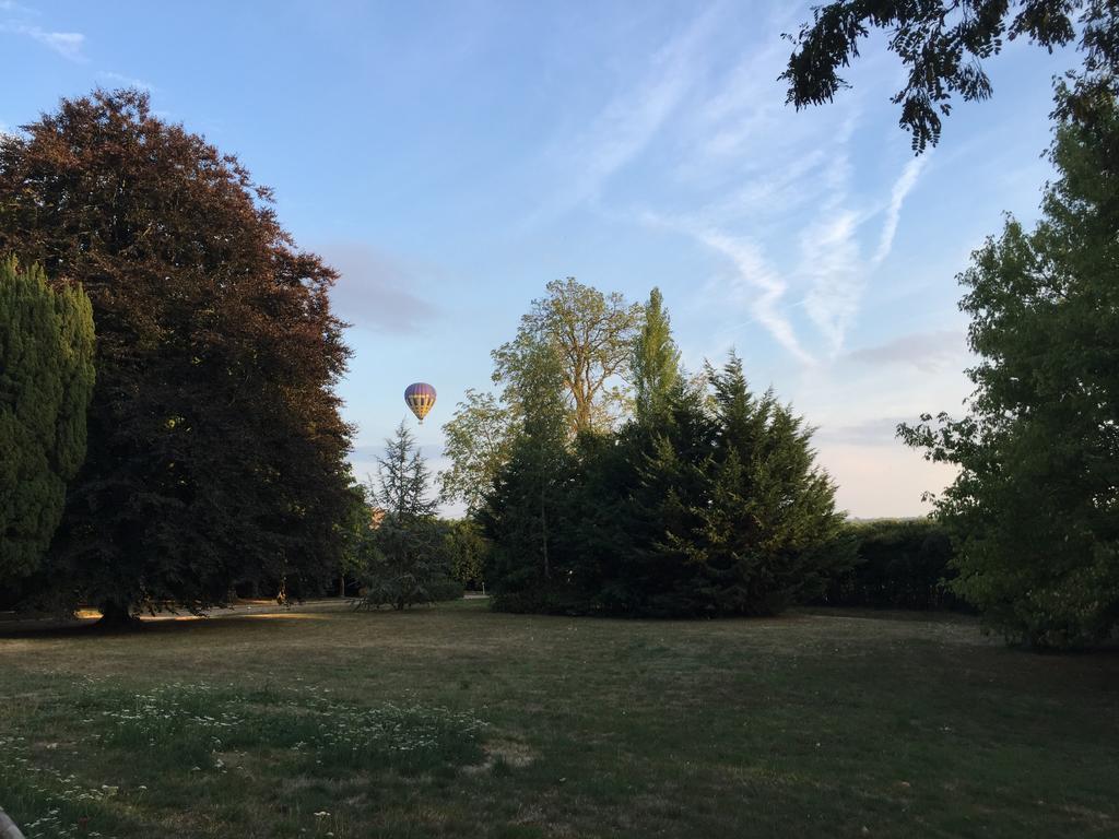 Chateau De La Folie Trie-Château Exteriör bild